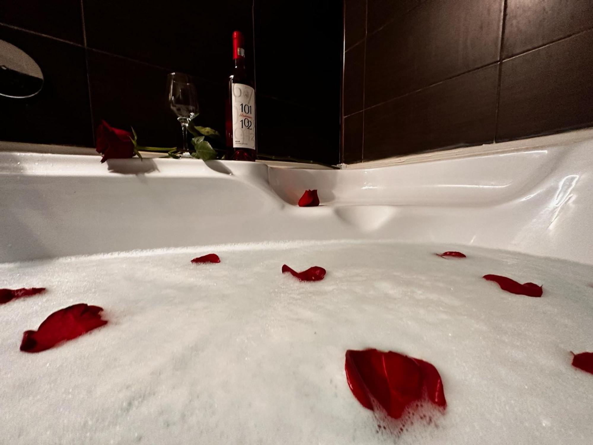 Romantic Charm, Spa, Free Early Check-In Бухарест Экстерьер фото