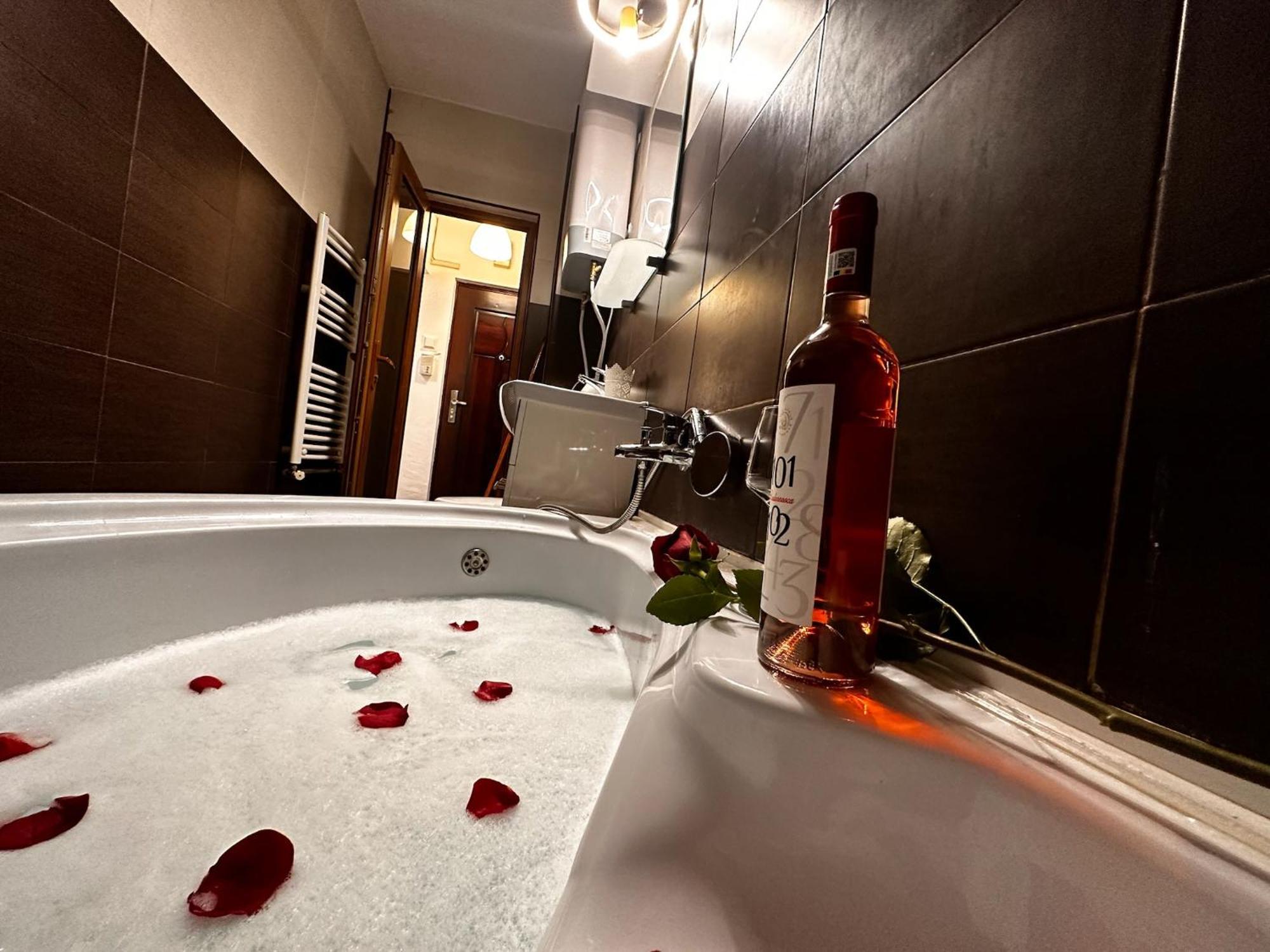 Romantic Charm, Spa, Free Early Check-In Бухарест Экстерьер фото